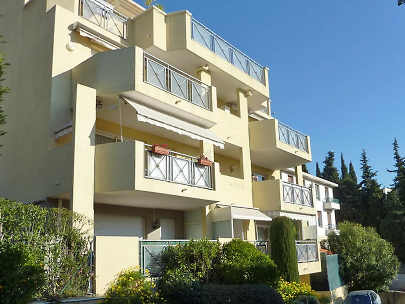 Mit privatem Garten und Terrasse-Buiten