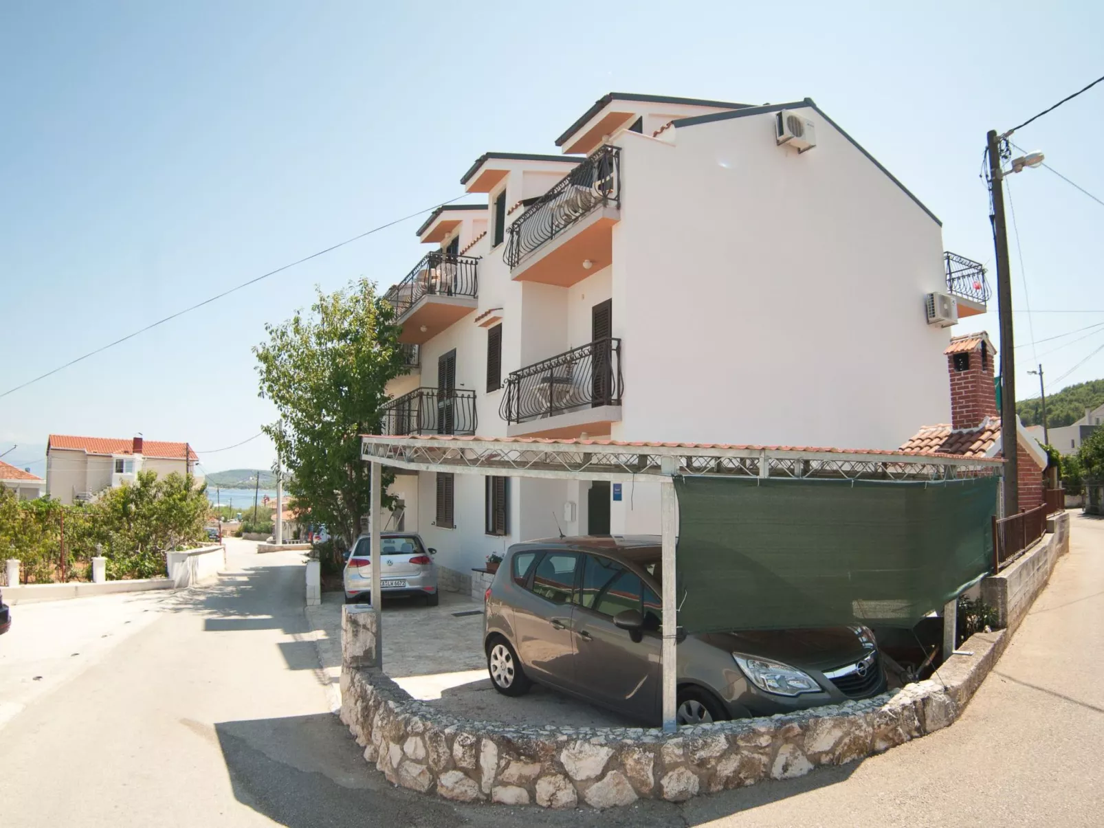 In Slatine mit Garten und Terrasse-Buiten