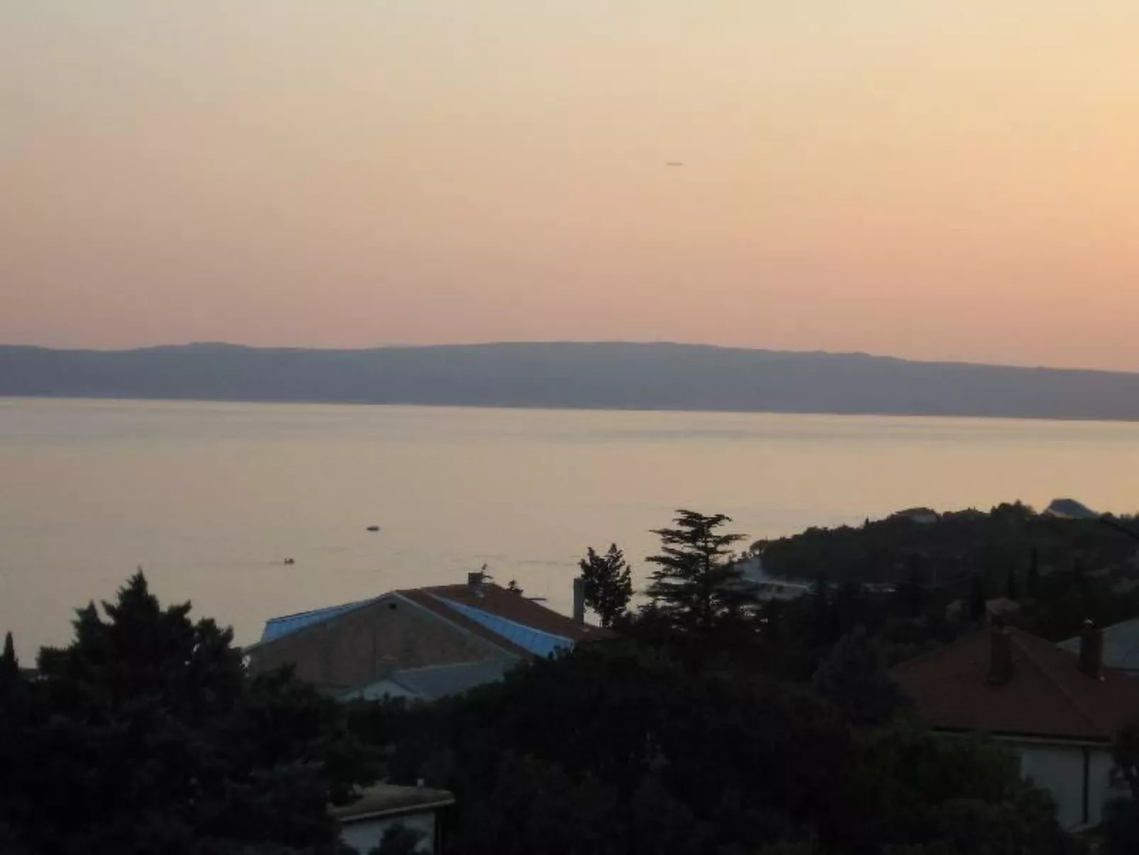 "Manda 2" mit Blick auf das Wasser-Image-tags.info