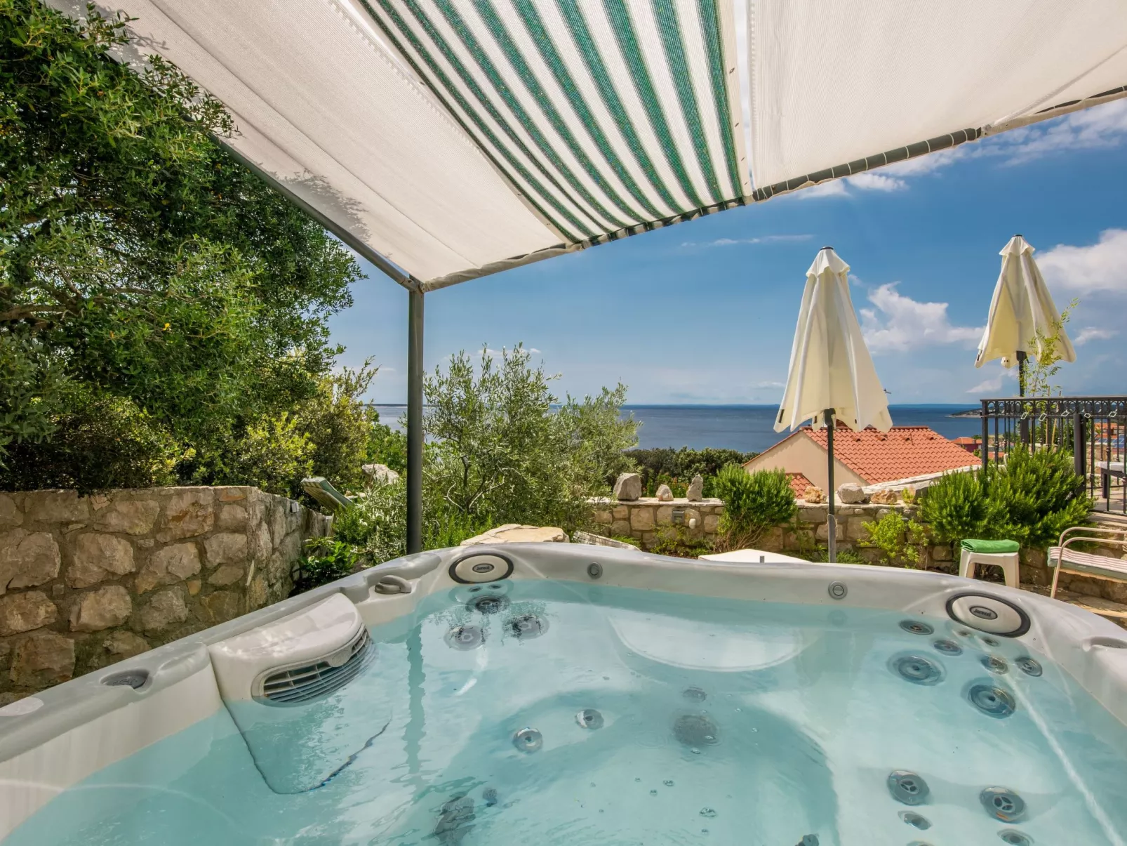 Exklusive und stilvolle Meerblick-Inselvilla-Buiten