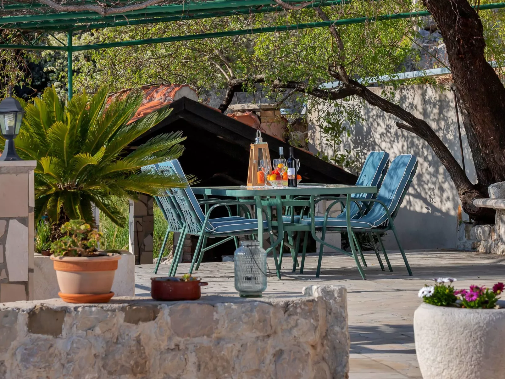 "Podgora" mit Blick auf das Wasser-Buiten