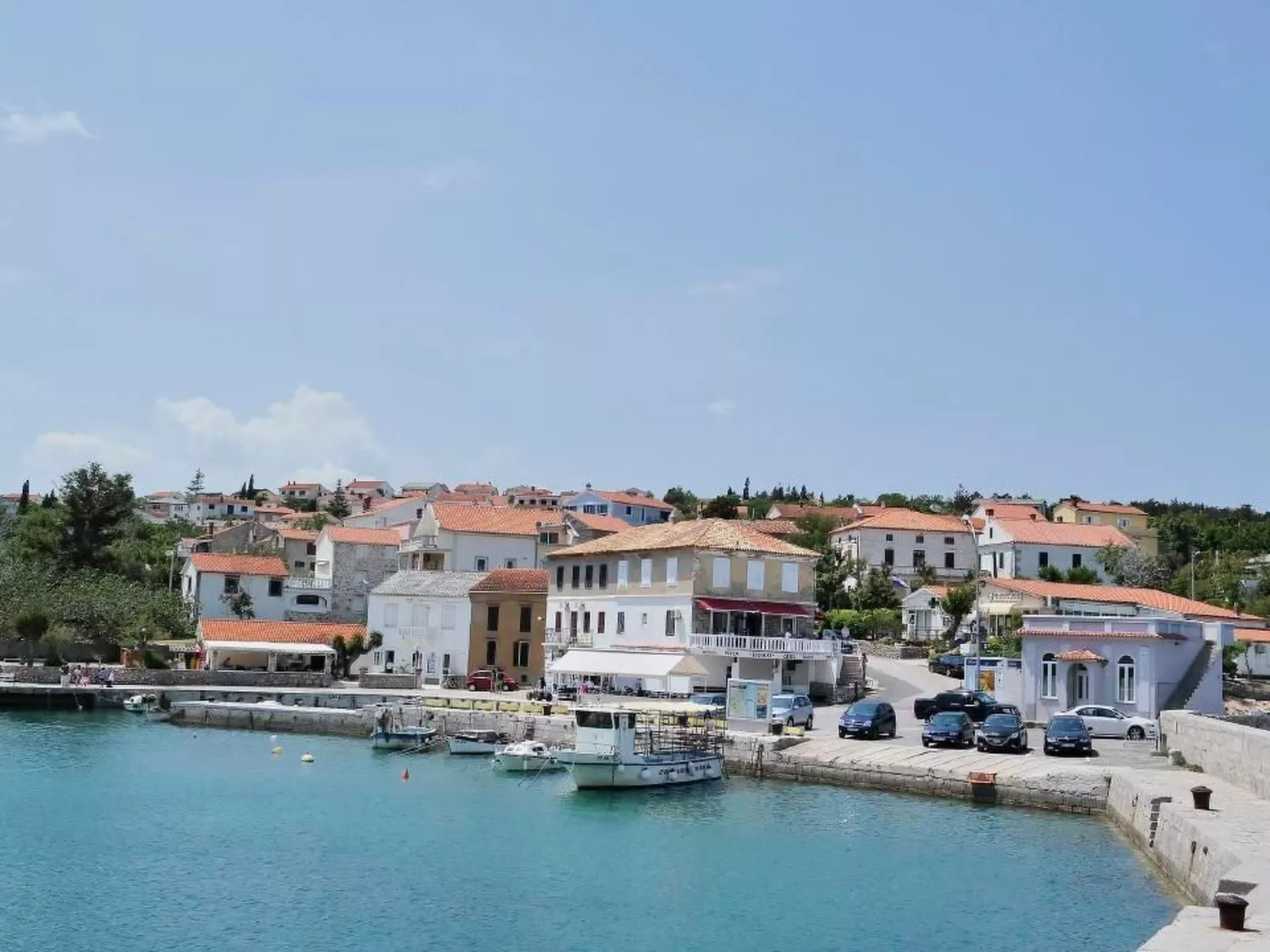 In Šilo mit Gemeinschaftspool-Buiten