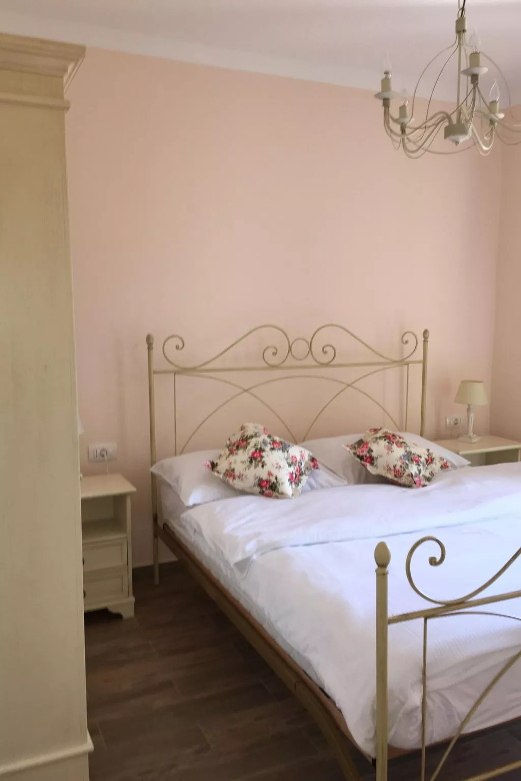 Appartement in Stoja mit Möbliertem Balkon-Binnen