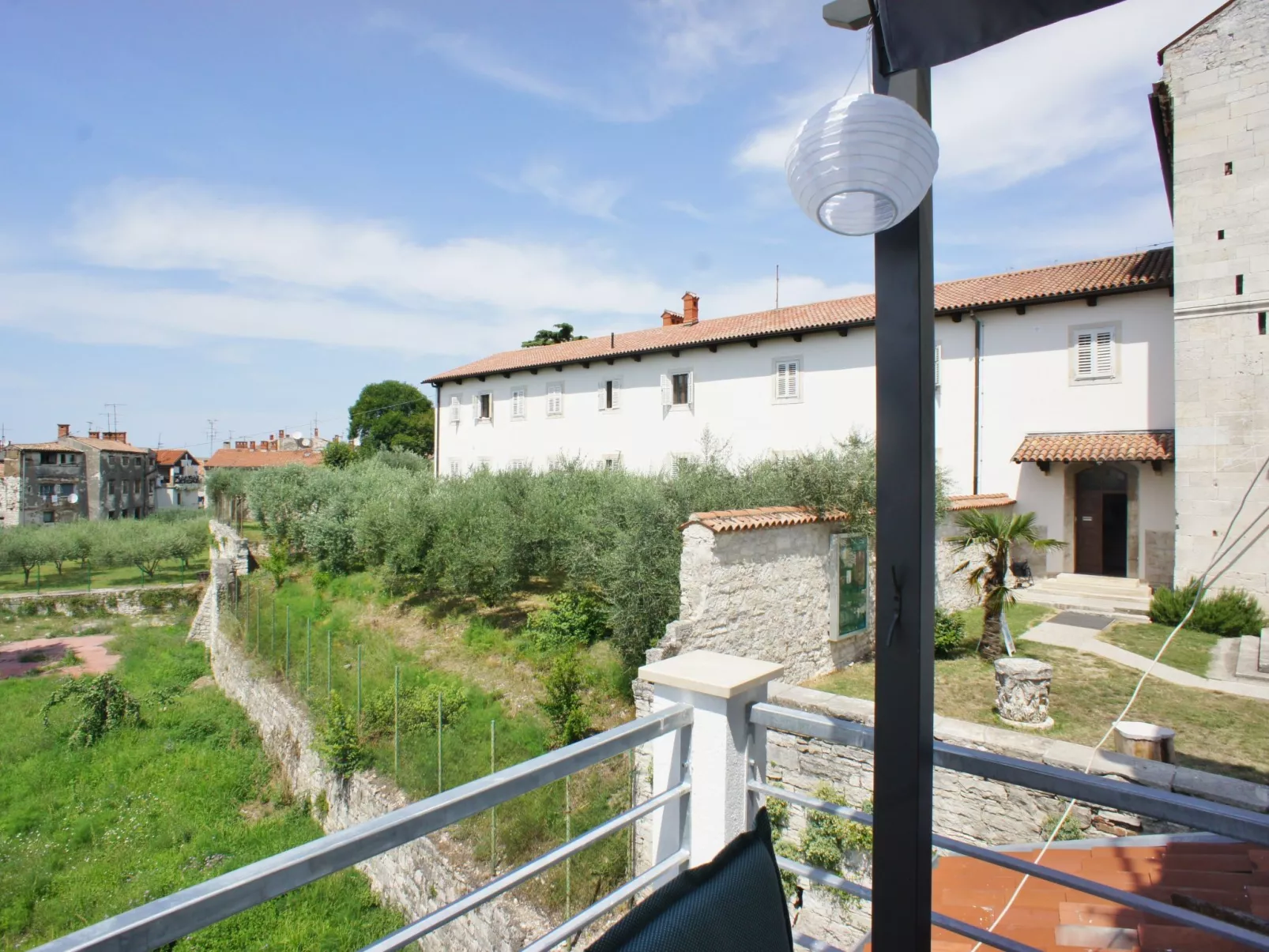 Stilvolle Wohnung in Arena mit großer Terrasse-Buiten