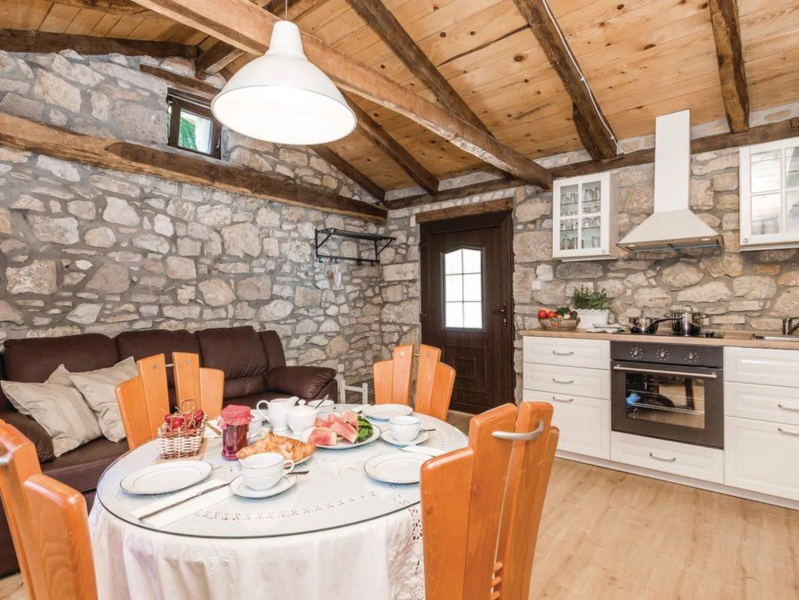 In Lovranska Draga mit großem Kamin-Binnen