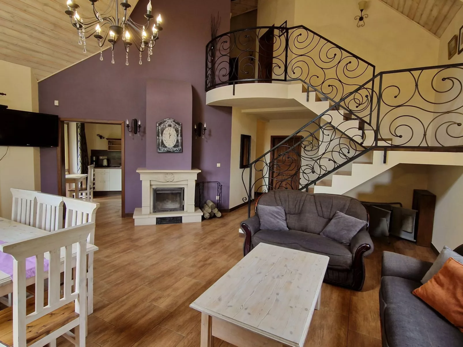 Haus mit fünf Schlafzimmern und Sauna-Binnen