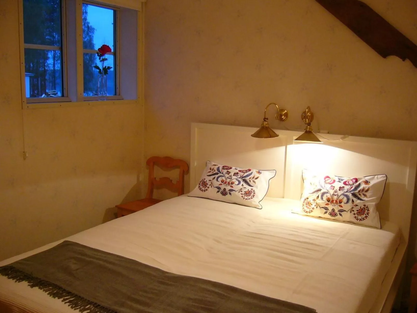 Haus mit toller Aussicht an einem schönen See-Image-tags.info