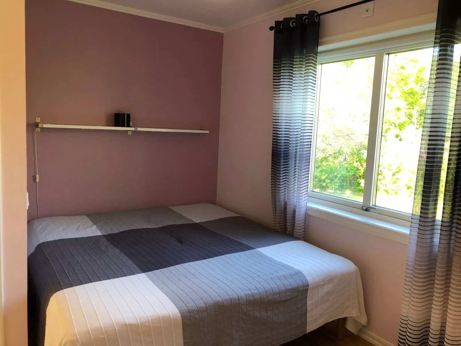 Mit Garten und Holzterrasse am See-Binnen