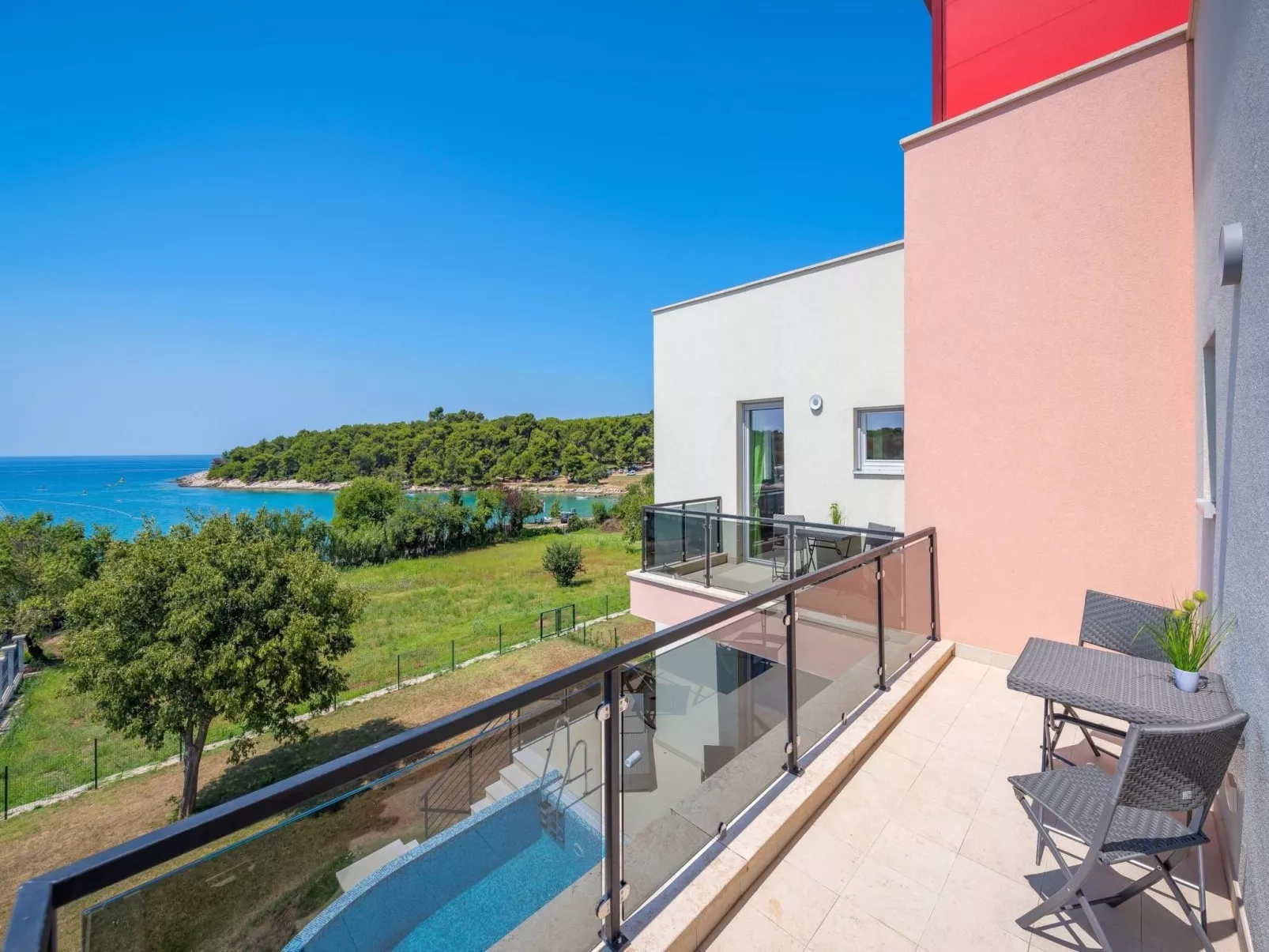 Cedar in Stoja mit großzügigem Garten-Buiten