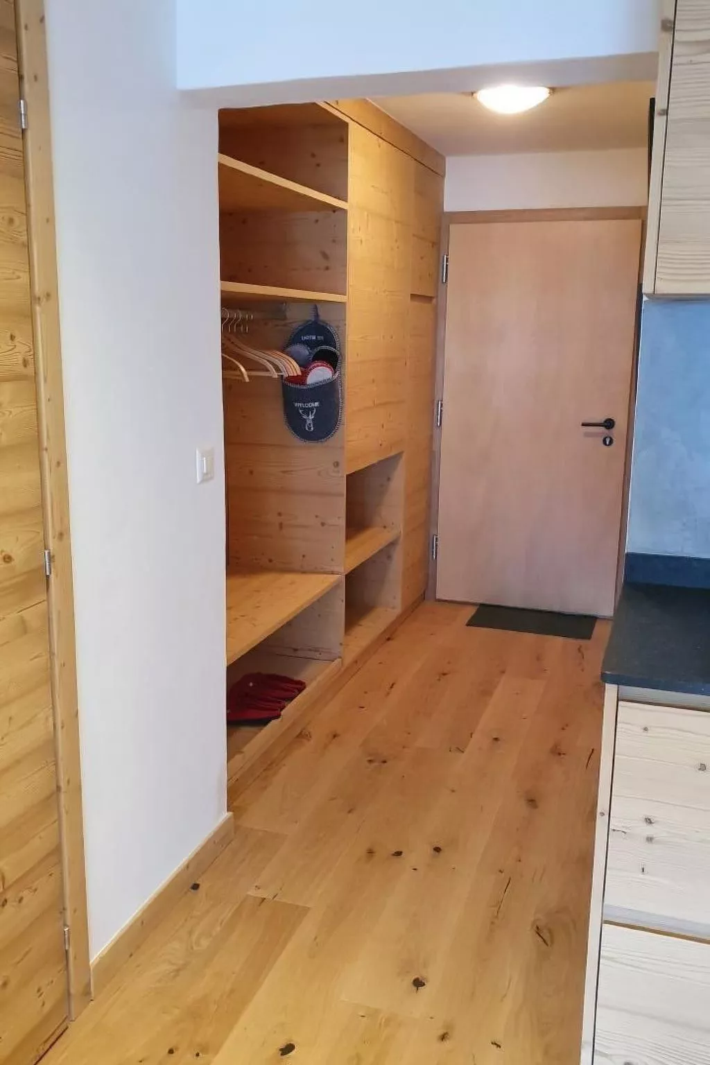 Mit Blick auf die Berge-Binnen