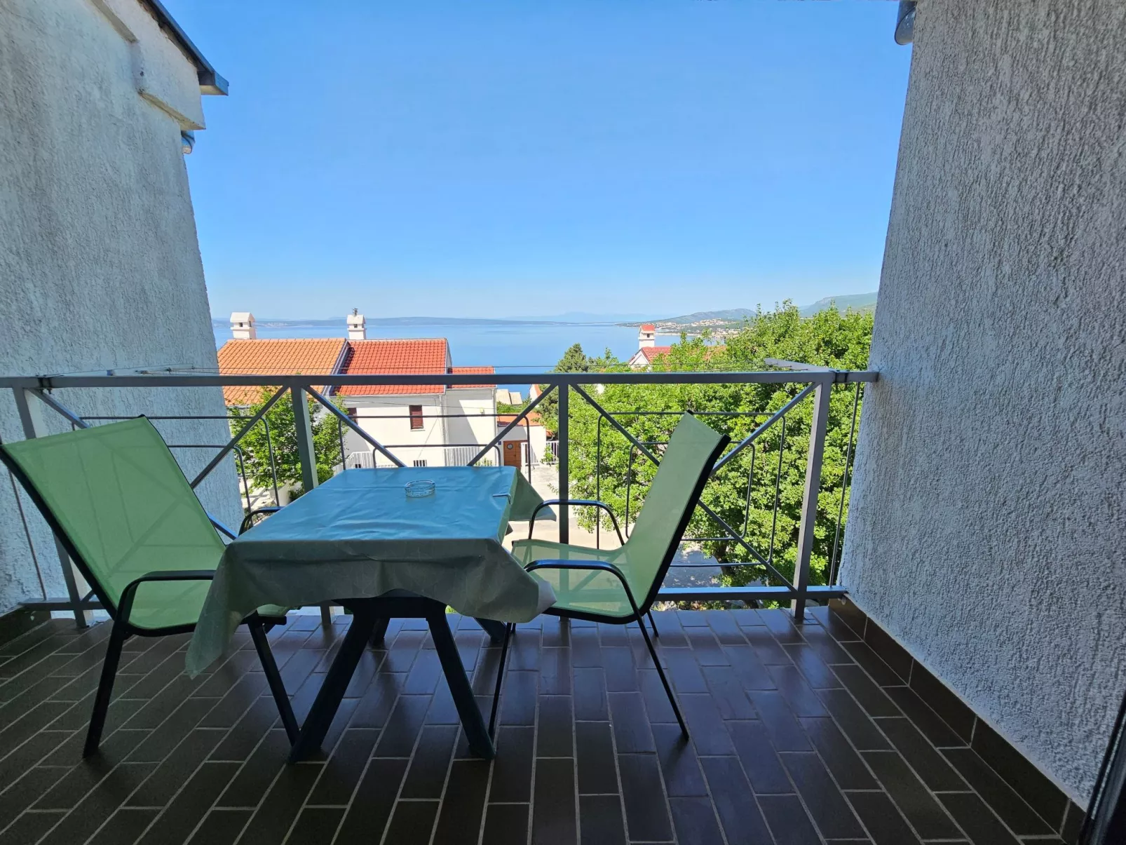Wohnung auf zwei Etagen mit Terrasse und Balkon-Image-tags.info