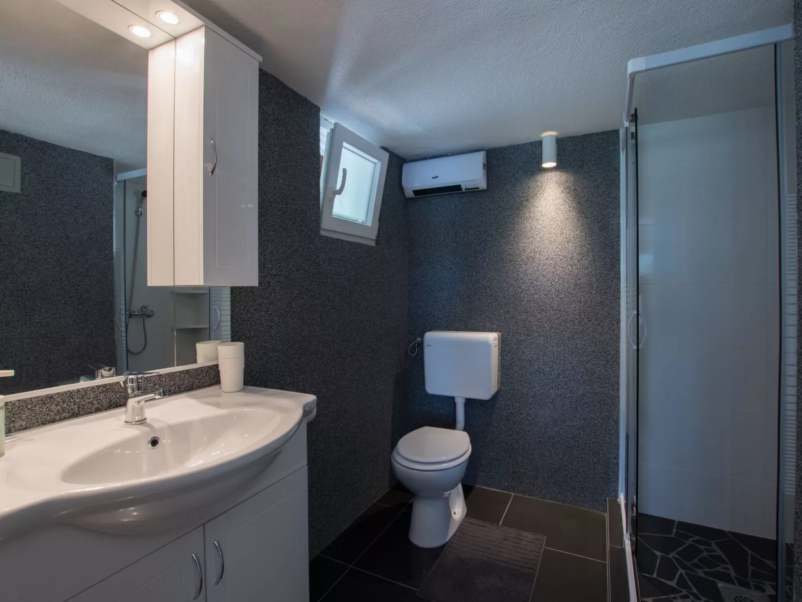 Für 10 Personen und 2 Kinder in Juricani, Istrien (Istrische Riviera)-Binnen