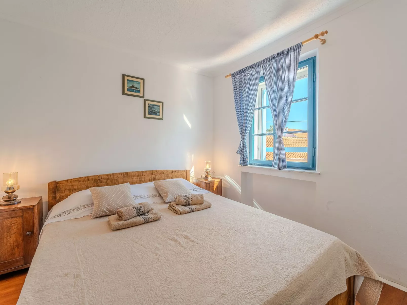 Heritage Stone House -T.A Leut Agency-Binnen