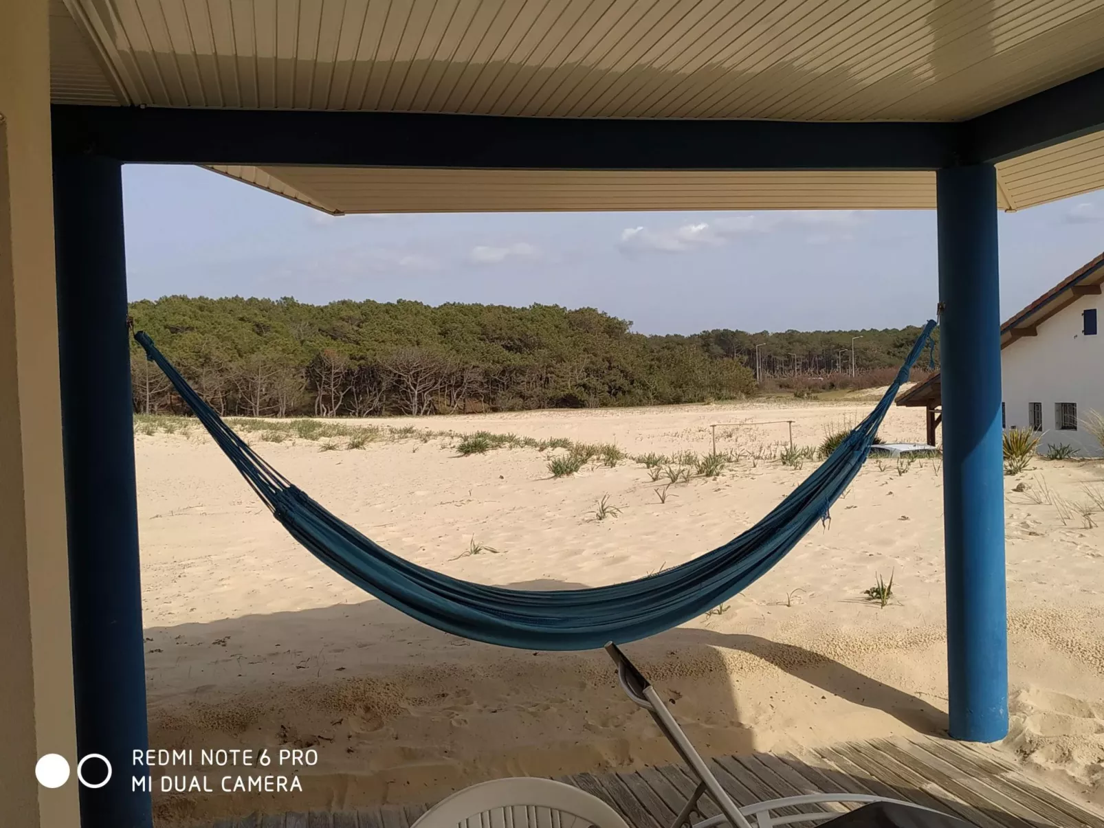 Haus am Meer, die Füße im Sand-Buiten