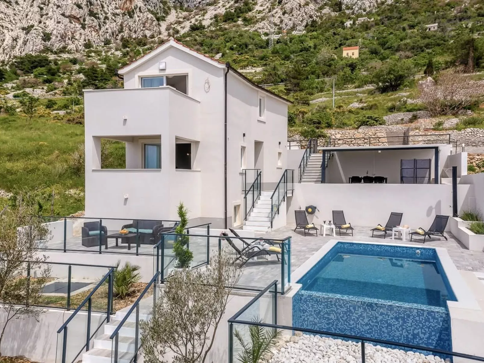 „Villa No Stress“ mit Infinity-Pool-Image-tags.info