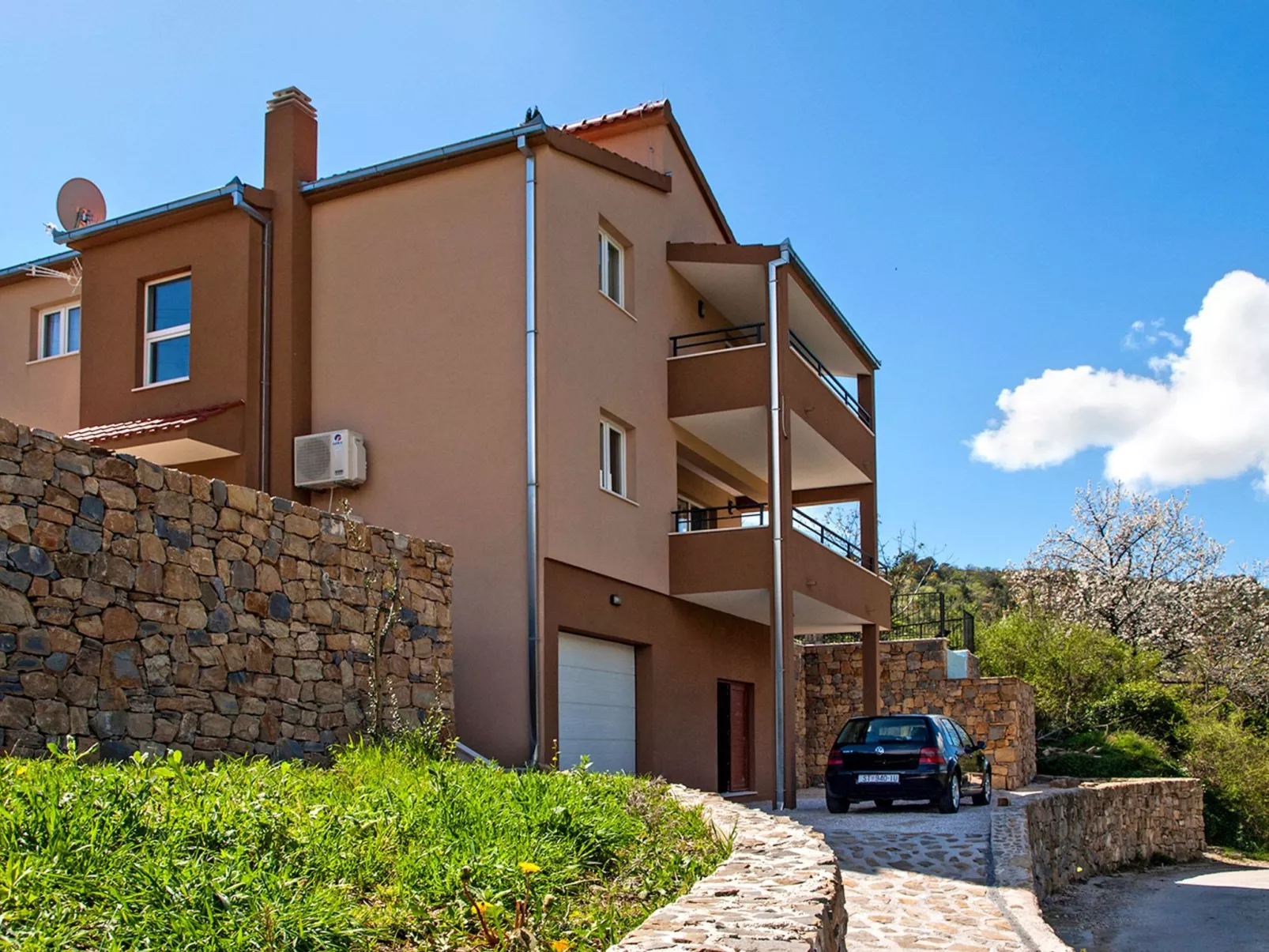 Villa Mosor mit beheiztem Salzwasserpool und Sauna-Buiten