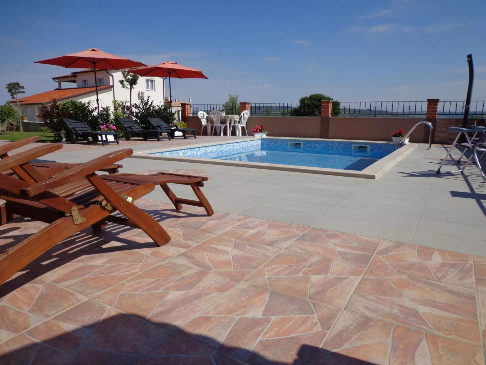 Mit Panoramablick in ruhiger Lage-Buiten