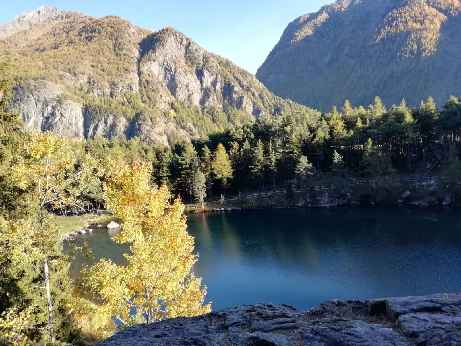 Helle, panoramische Wohnung in den Alpen.-Buiten