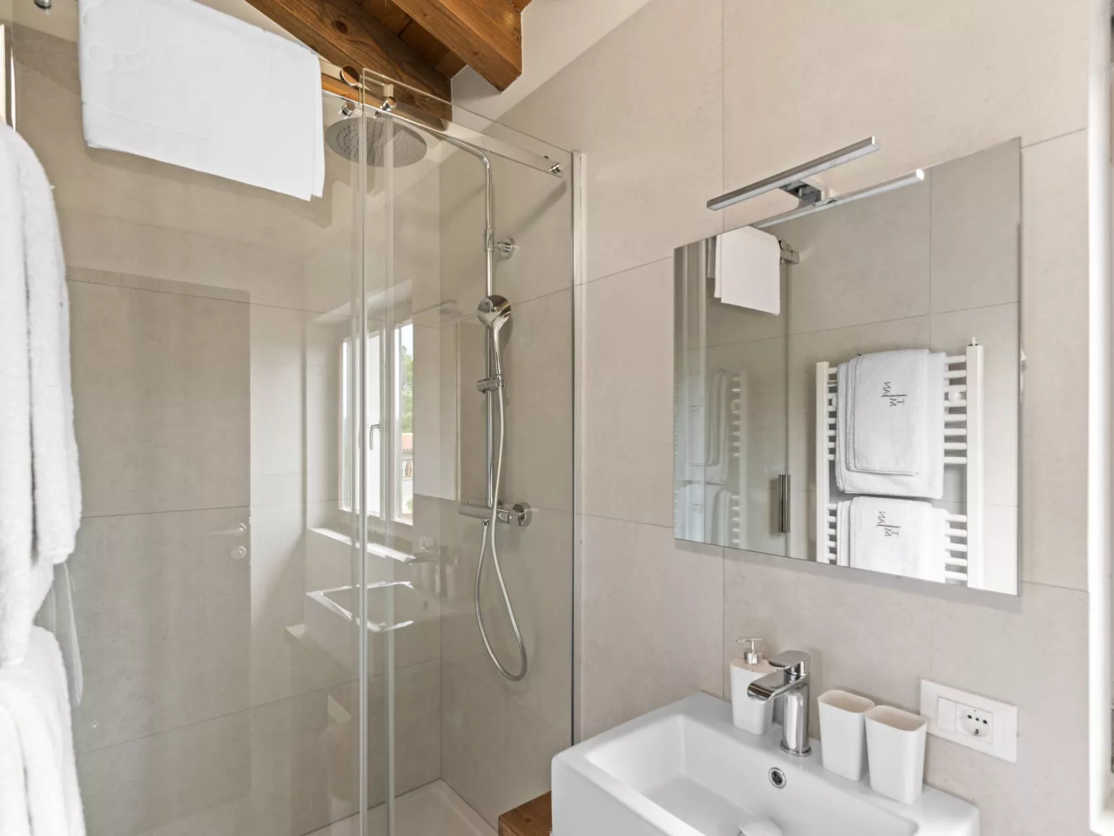 Villa Luna-Image-tags.info