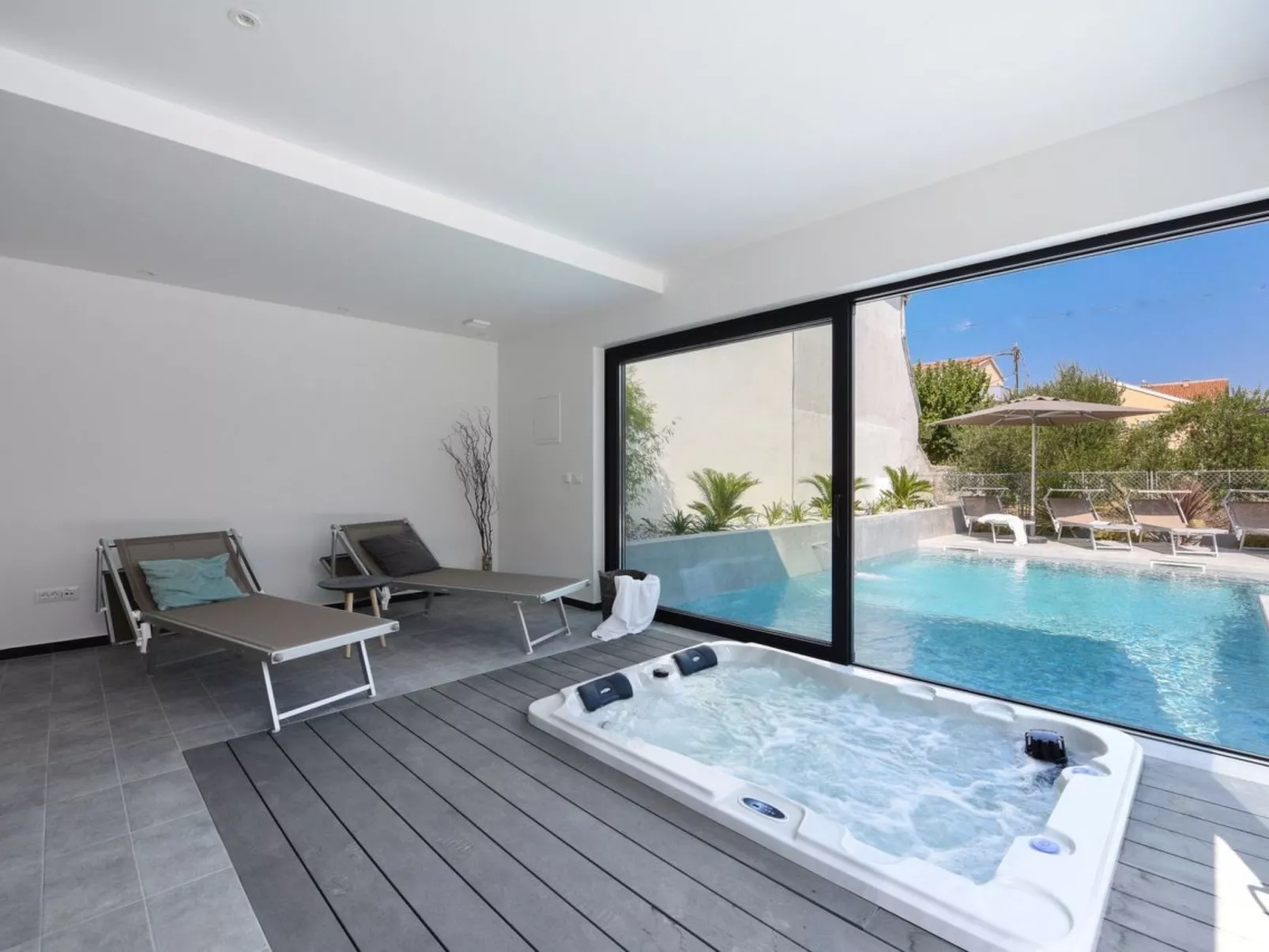 Villa "Omnia" mit Whirlpool-Buiten