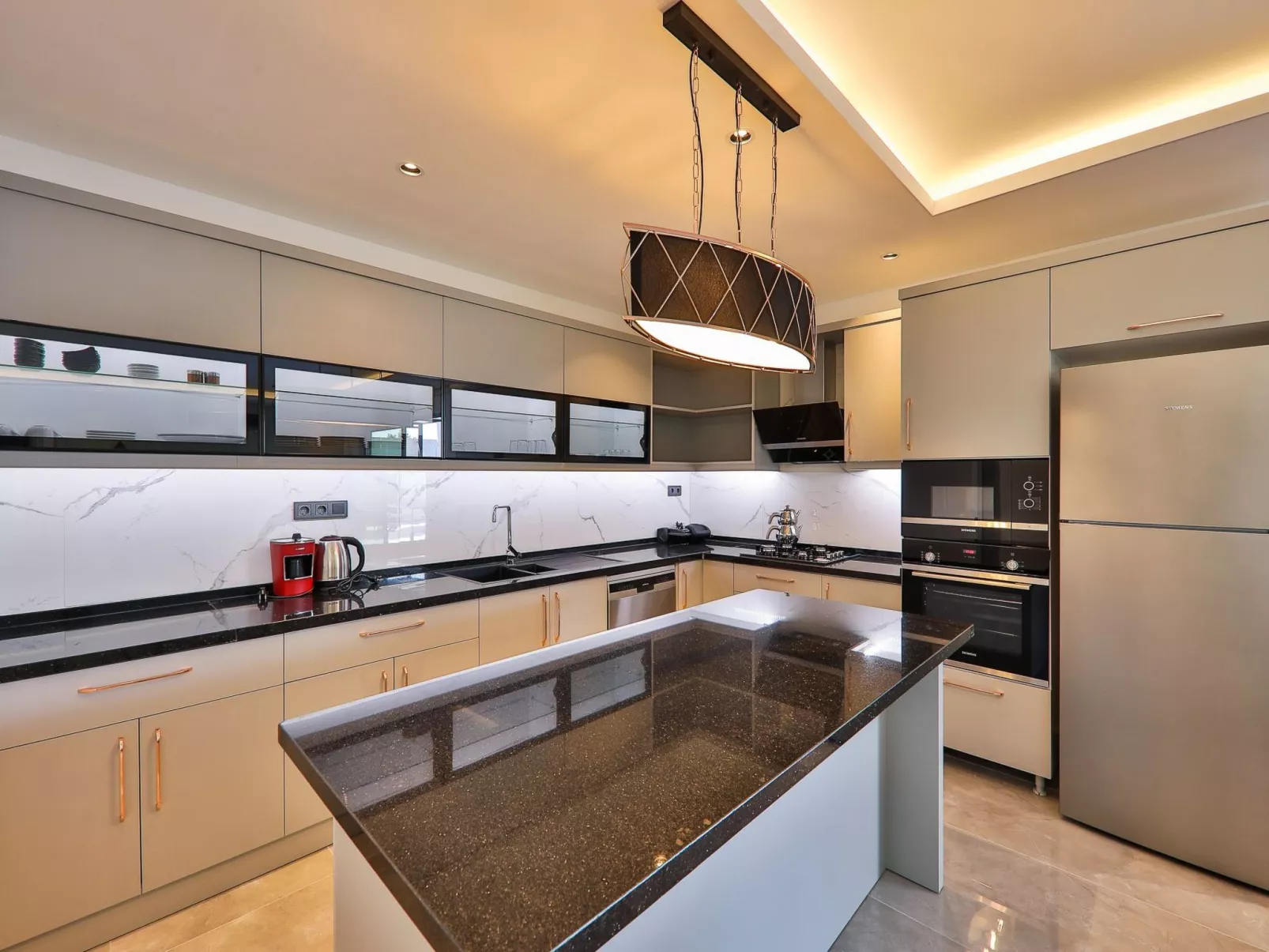 Mediterranean 2-Binnen