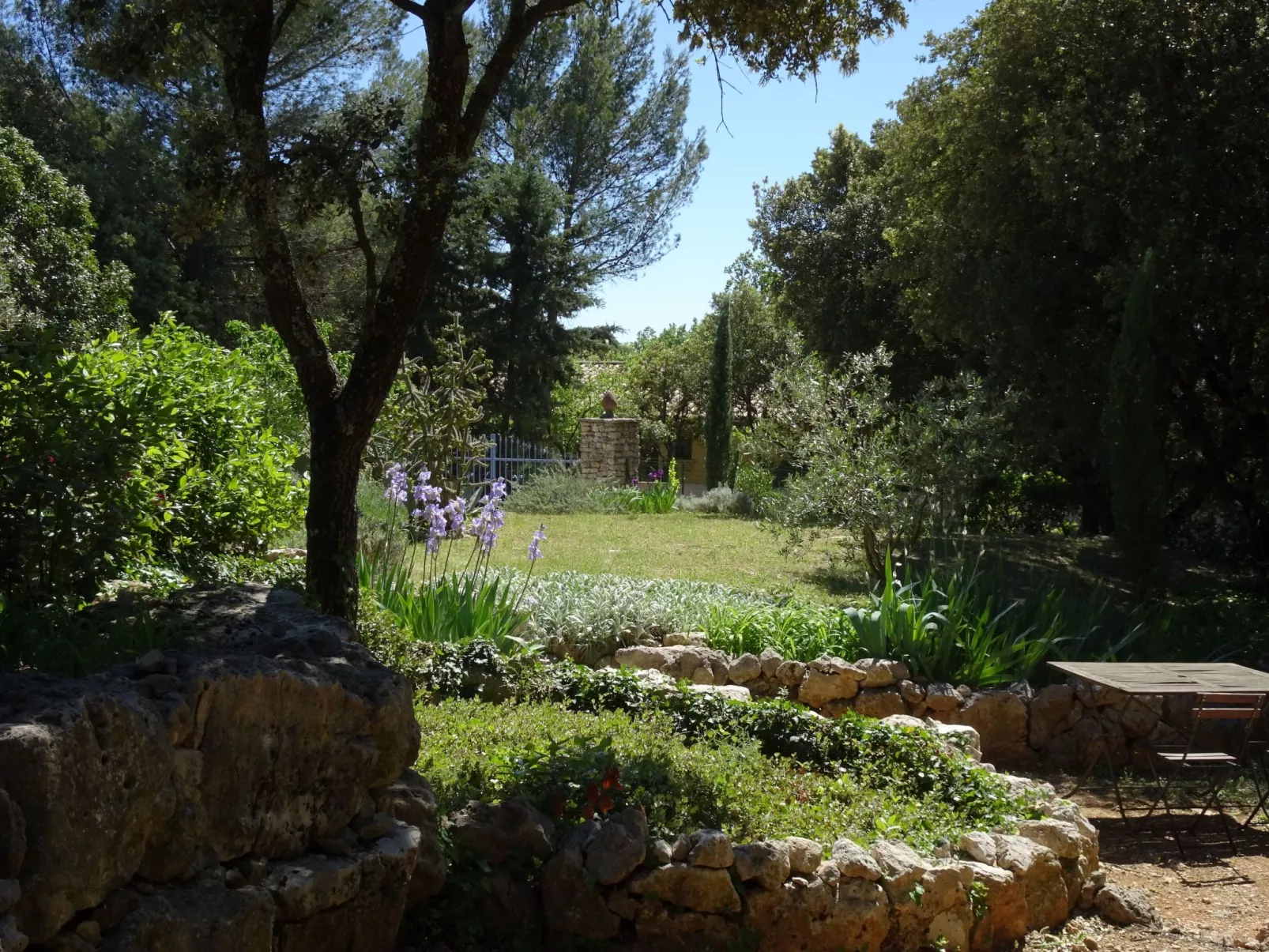 À l'abri du Mistral-Buiten