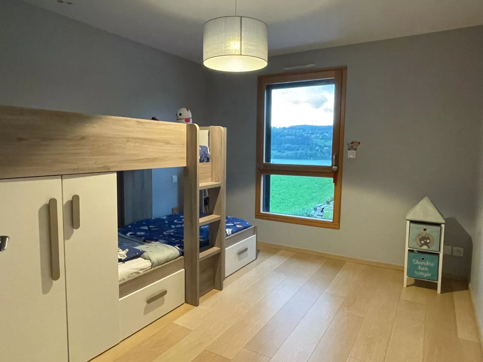 Das ruhige Les Grangettes mit Seeblick-Binnen