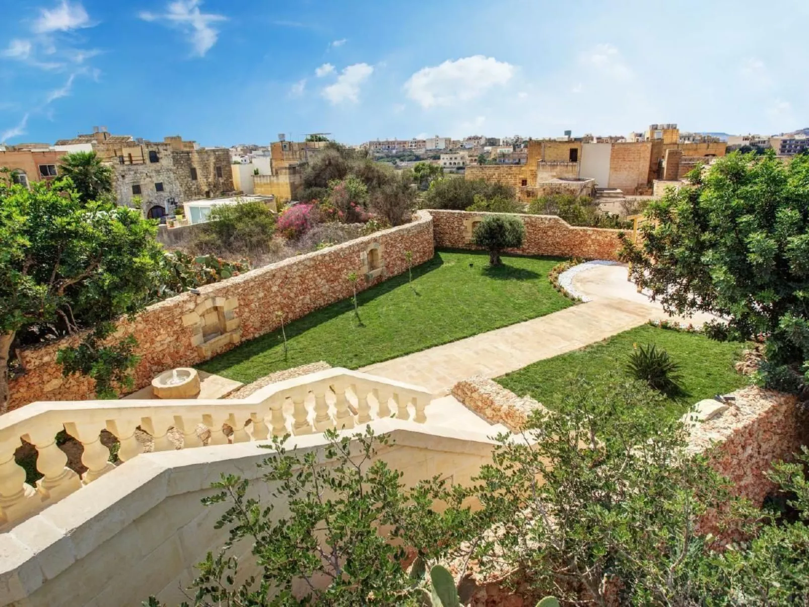 Villa "Ta Menzja" mit Garten, Grill und Terrasse-Buiten