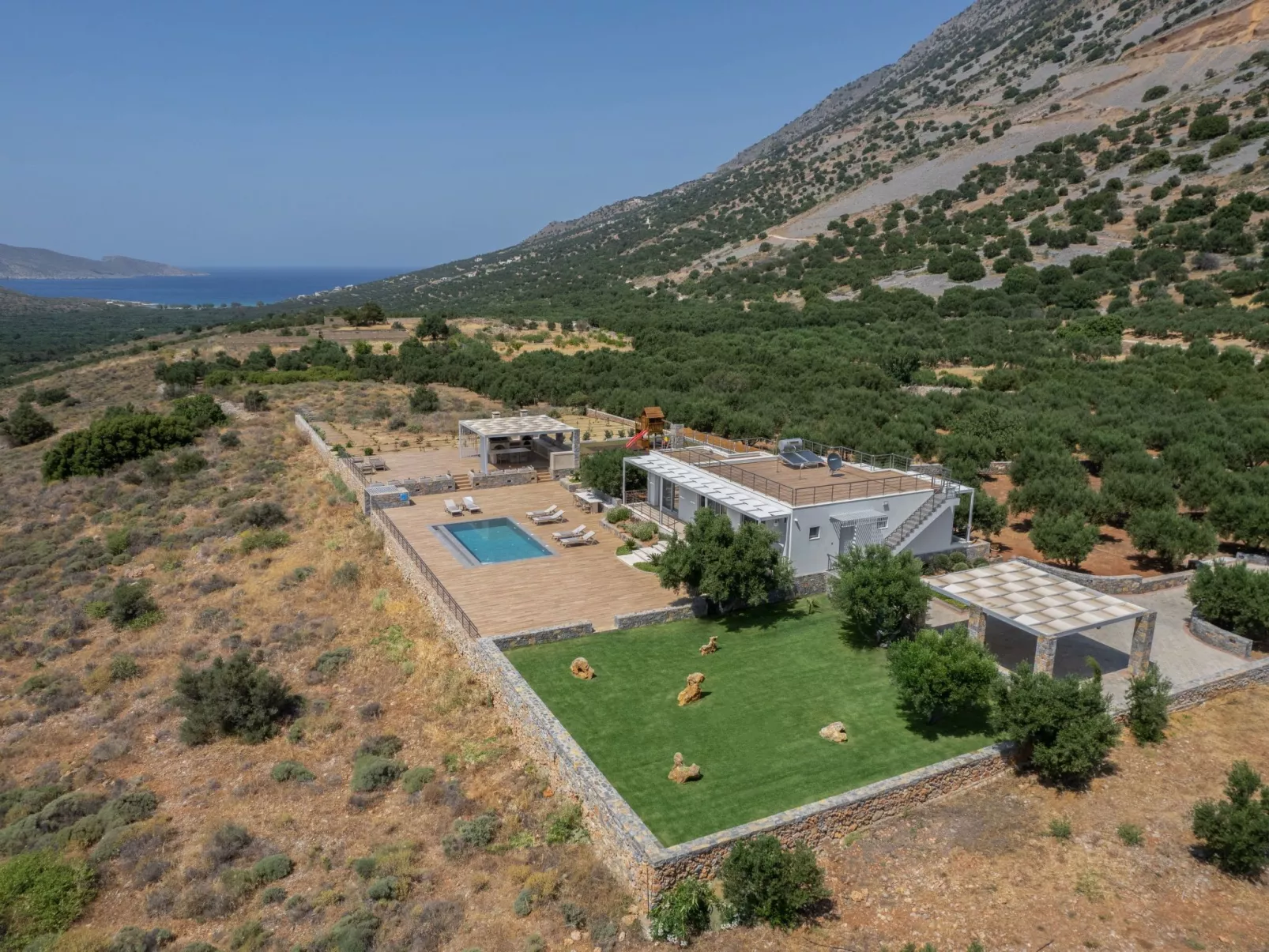 Villa mit Grillplatz und privatem beheiztem Pool-Buiten