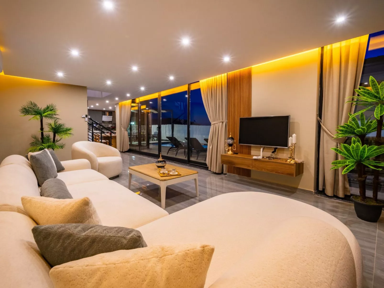 Coloss-Image-tags.info