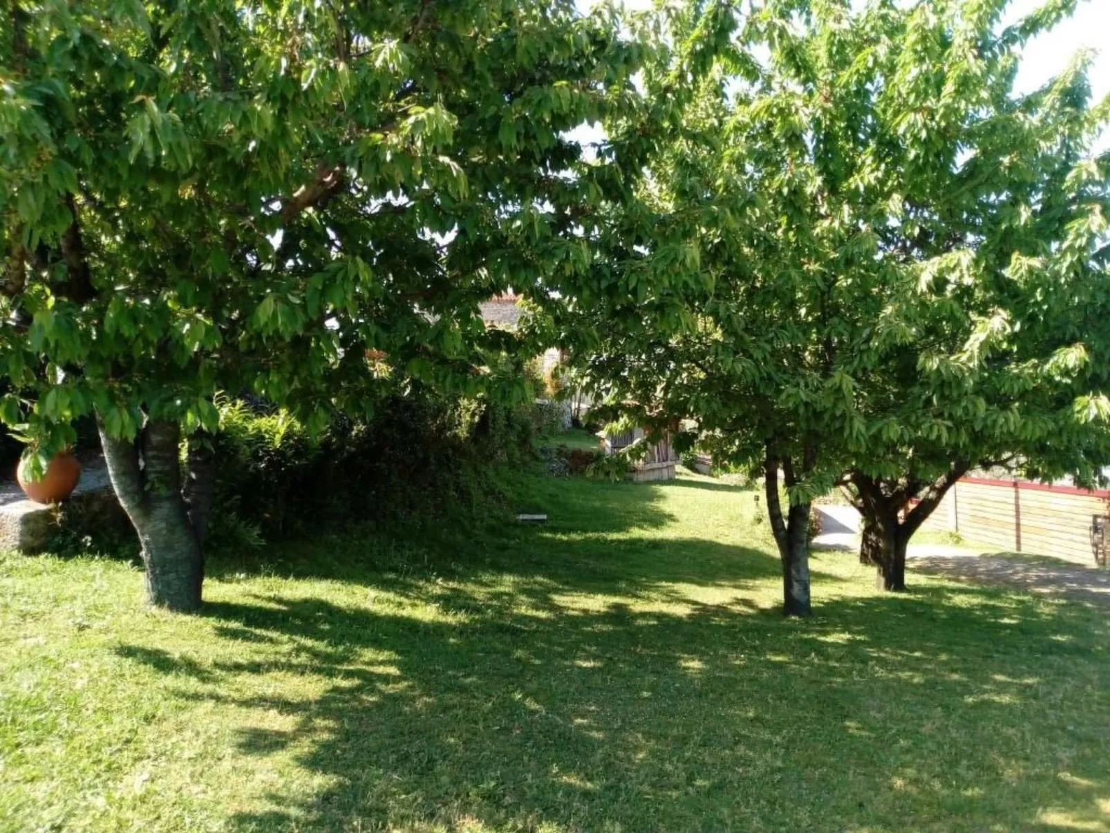 Fabelhafter Pool in einer atemberaubenden Landschaft-Buiten