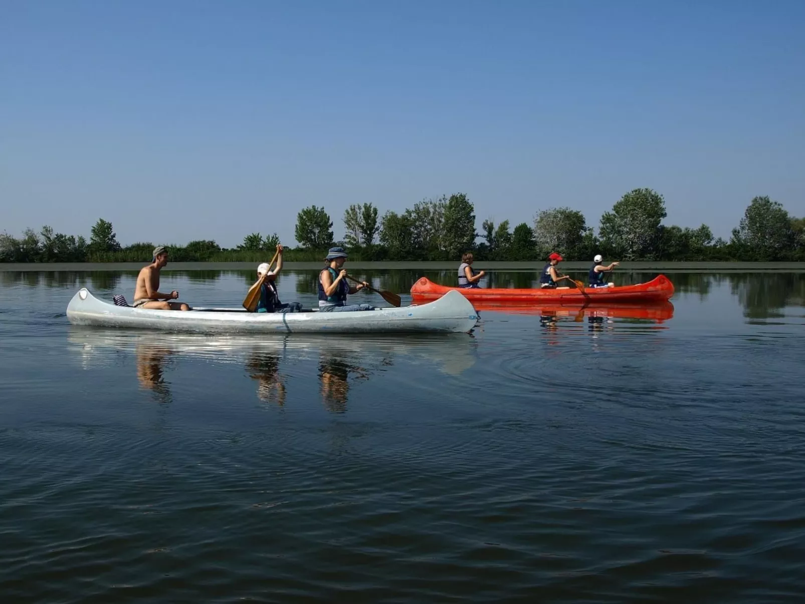 Hütte mit Garten, Grill und Terrasse-Buiten
