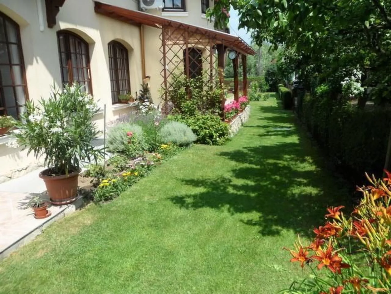 Wohnung mit privatem Pool - Buiten