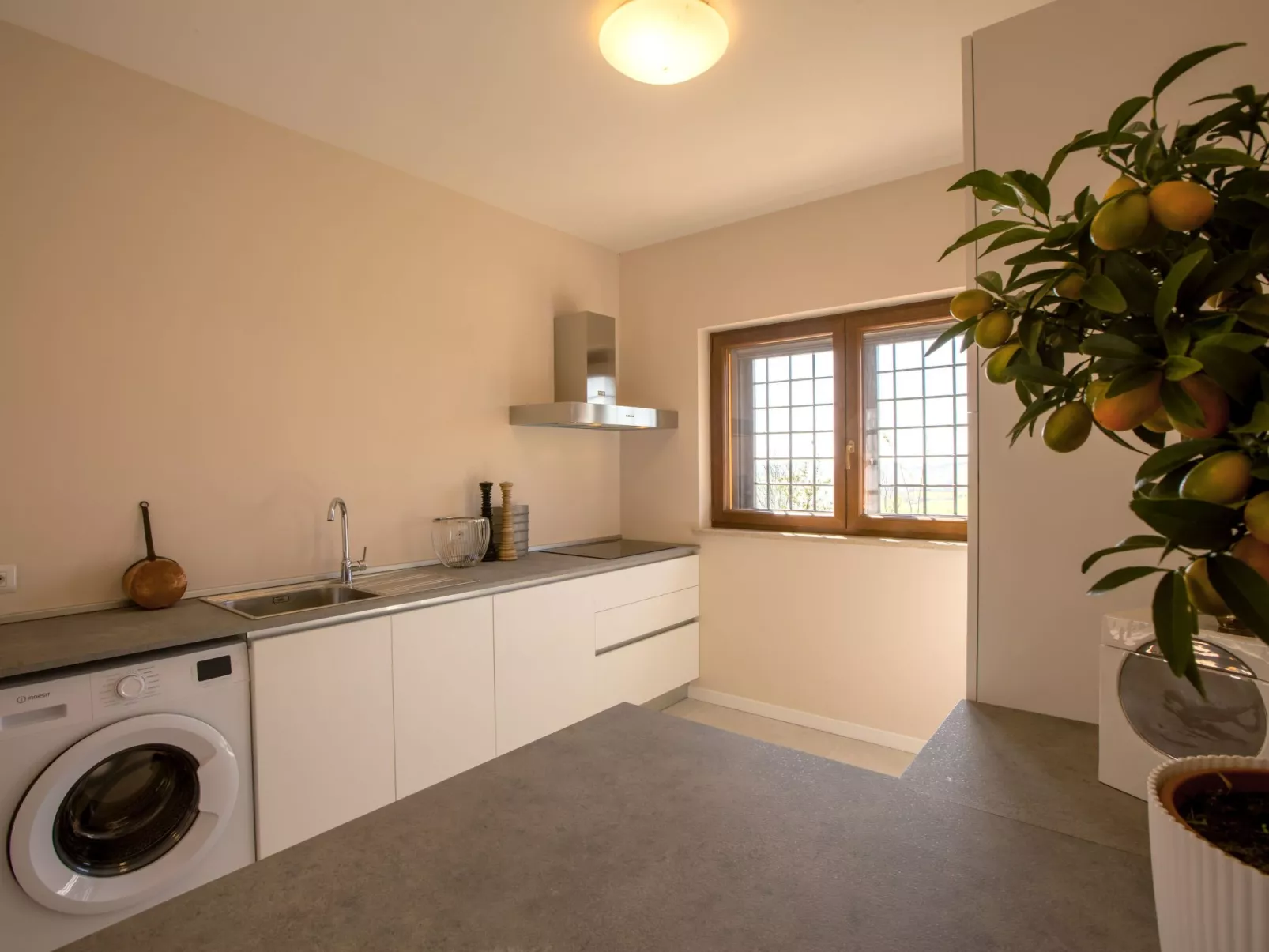 Neue Wohnung mit 2 Zimmern, Veranda und Pool-Binnen