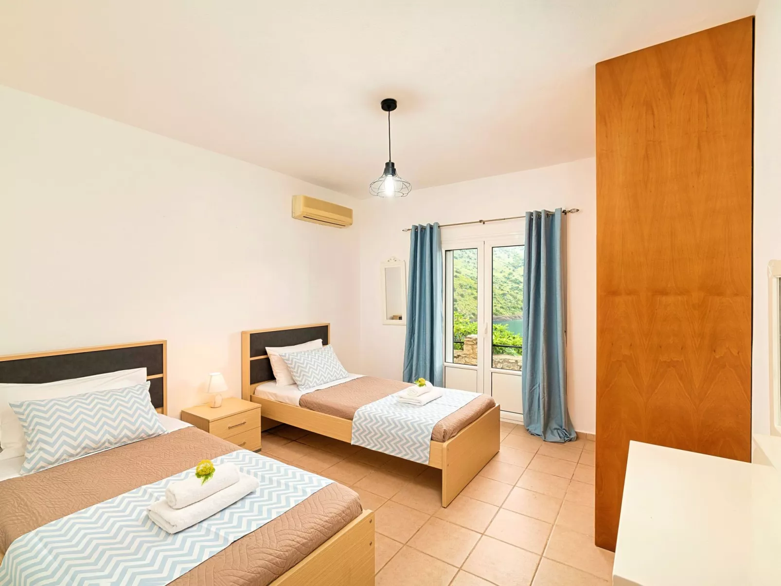 Du Lac Alpha Villa Privater Pool-Binnen