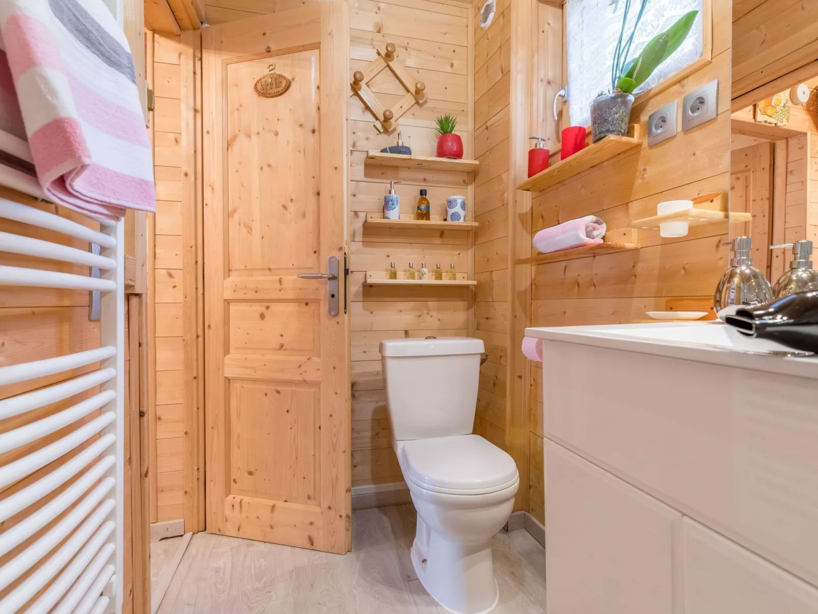 Erdgeschoss 110 m2 - 15 Personen - In der Nähe der Pisten-Binnen