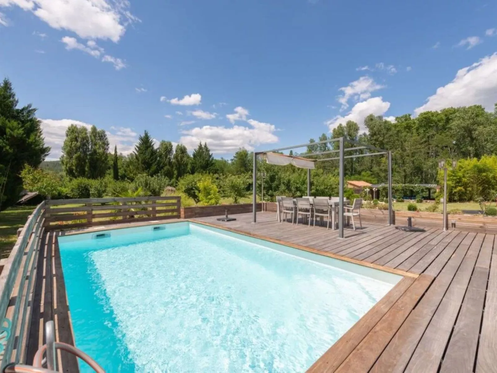 Mit Privatpool in Gagnieres-Buiten