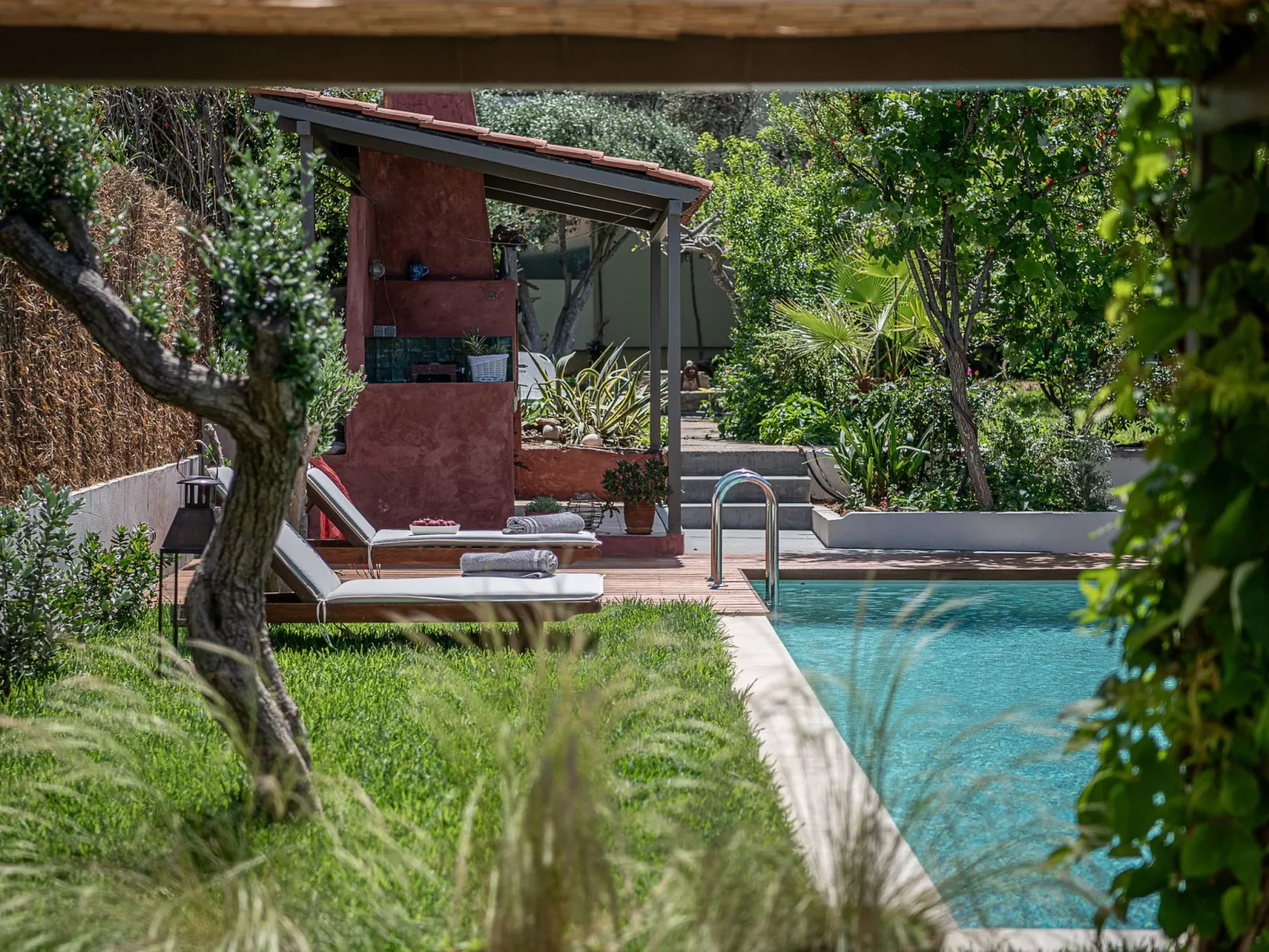 Am Strand mit Pool für eine oder zwei Familien-Buiten
