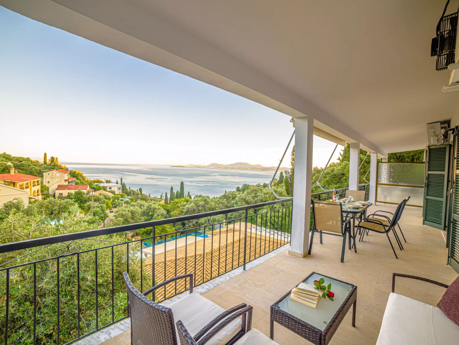 "Zeus" mit Infinity Pool-Binnen