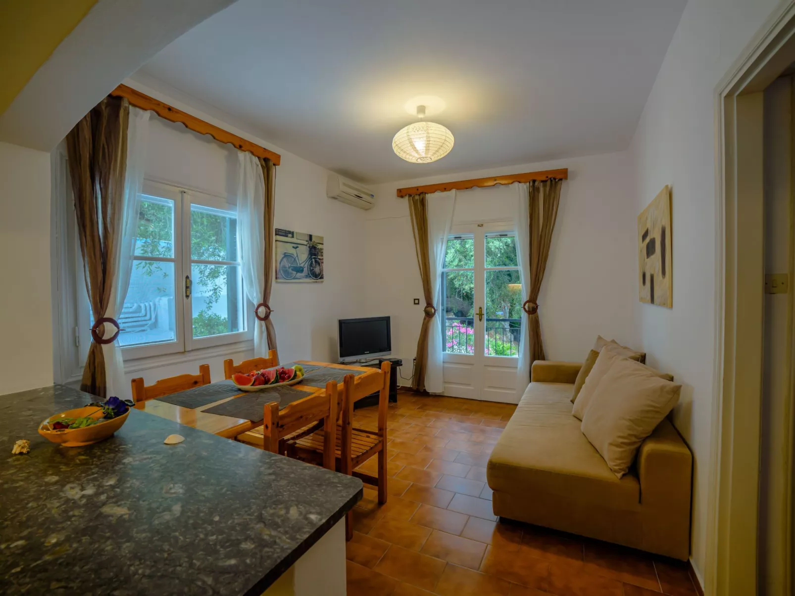 In Nisaki mit Pool-Binnen