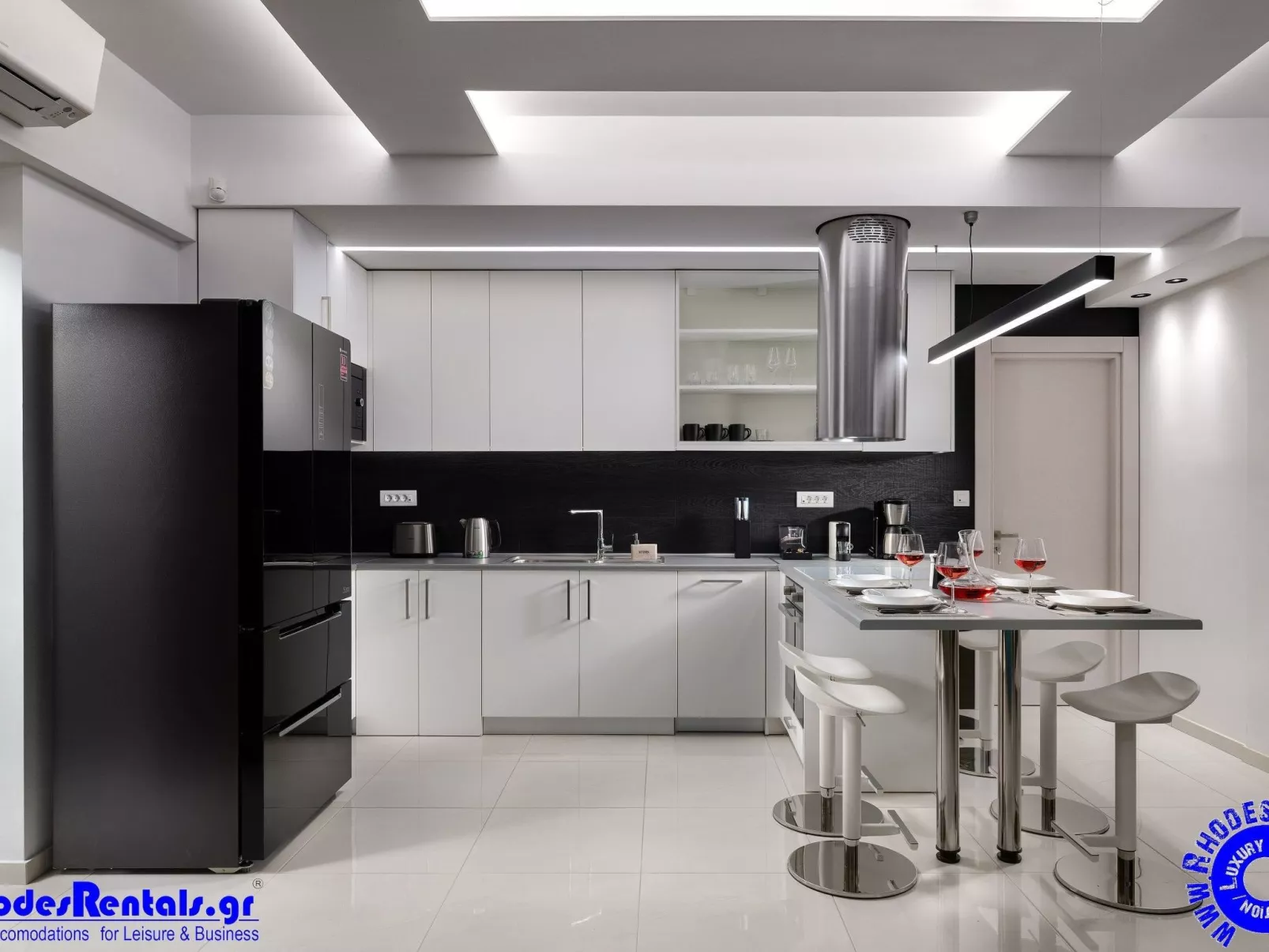 Rhodes Skyline Suites-Binnen