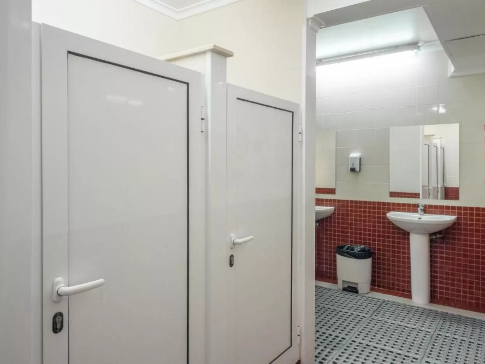 Meerblick First Line mit 2 Pools 1-Binnen