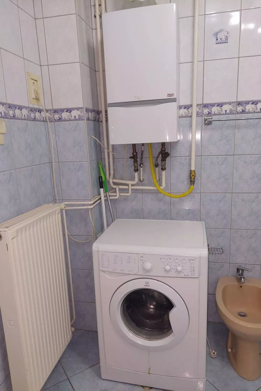 Schönes Ferienhaus mit sehr großem Pool-Binnen