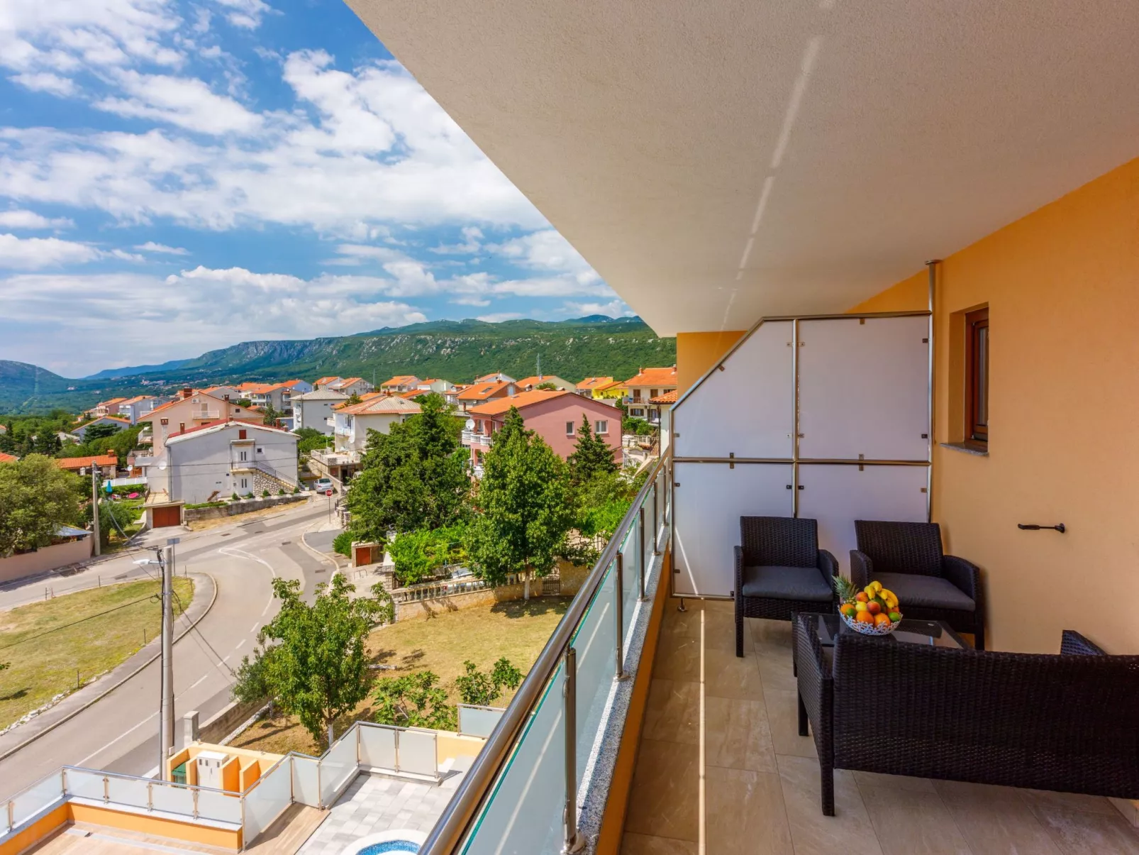 FeWo mit privatem Balkon und Gemeinschaftspool-Binnen