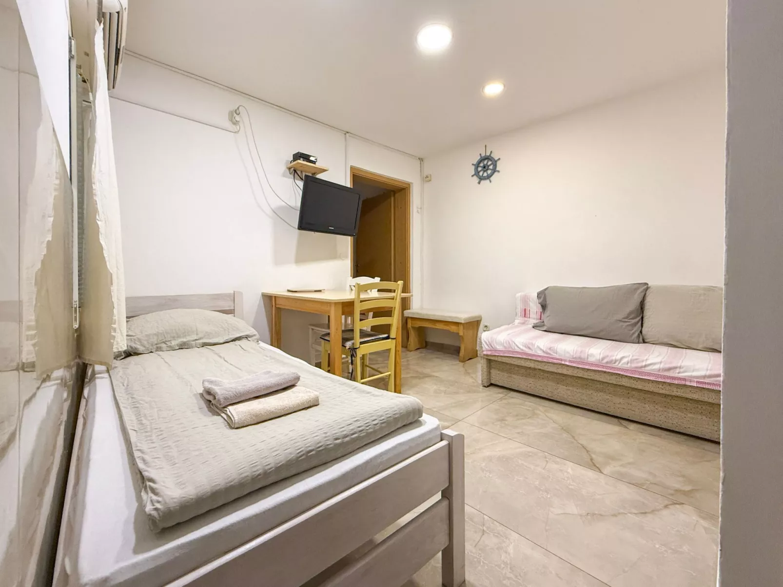 In Vodice mit Terrasse-Binnen