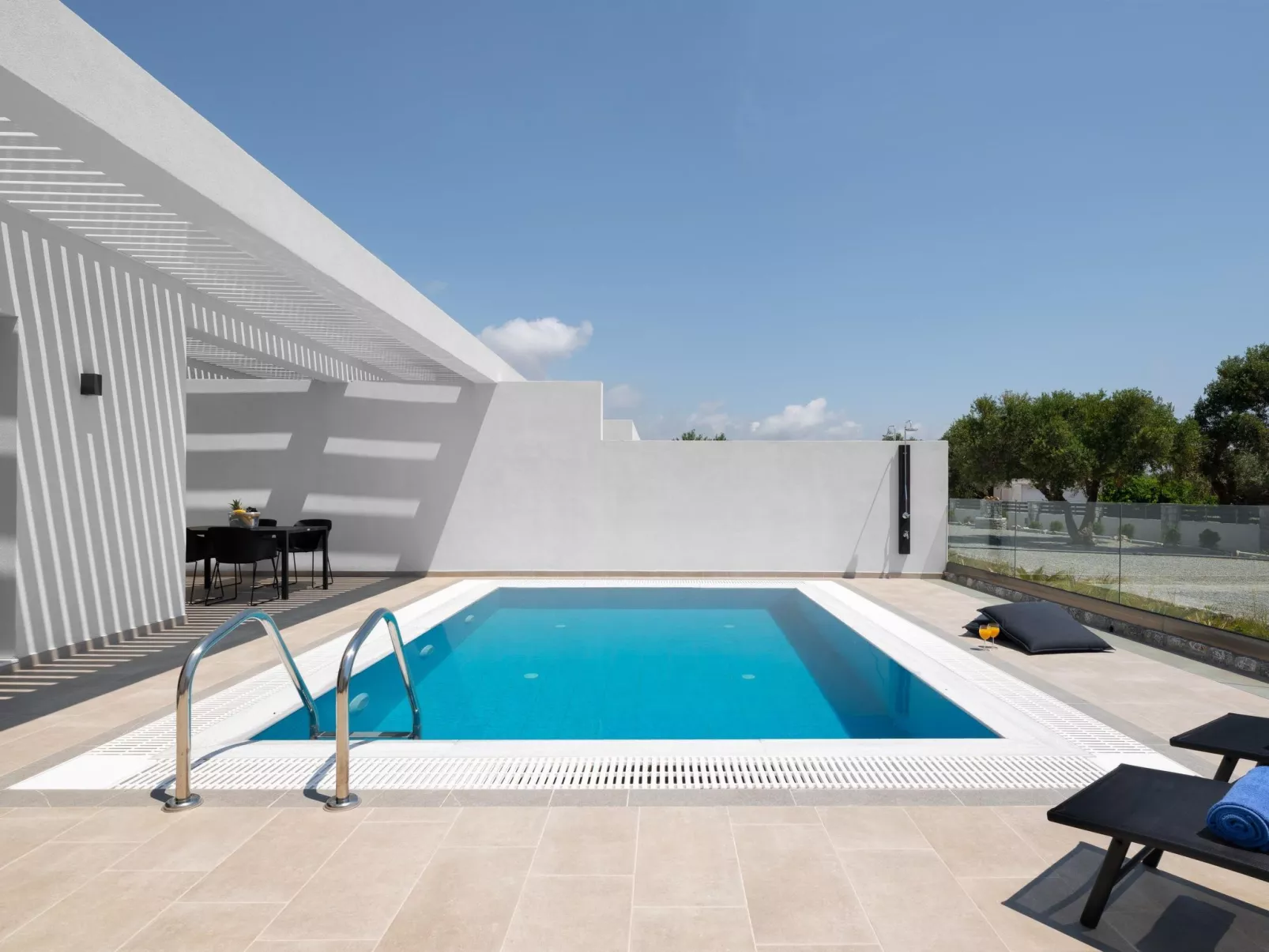 Schöne Feriensuite Eleni-Buiten