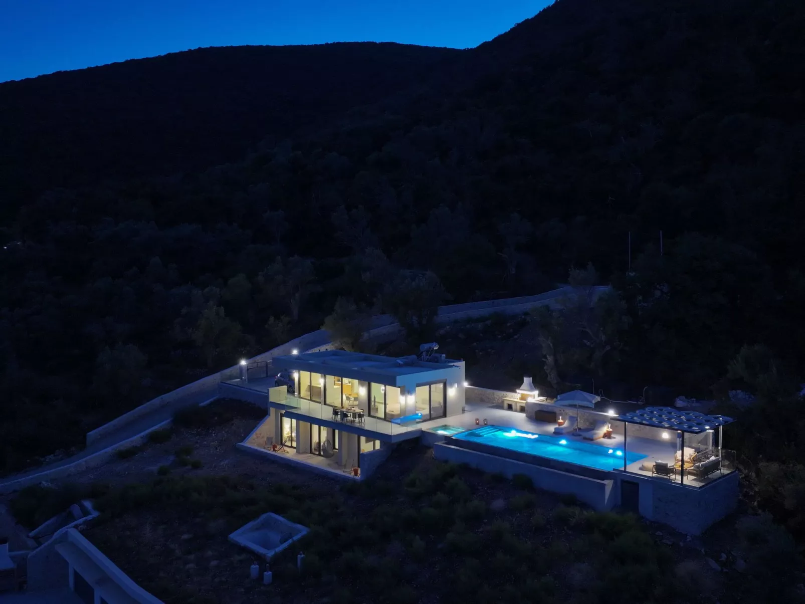 Ferienvilla "Yoni Villa" mit Infinity Pool-Image-tags.info