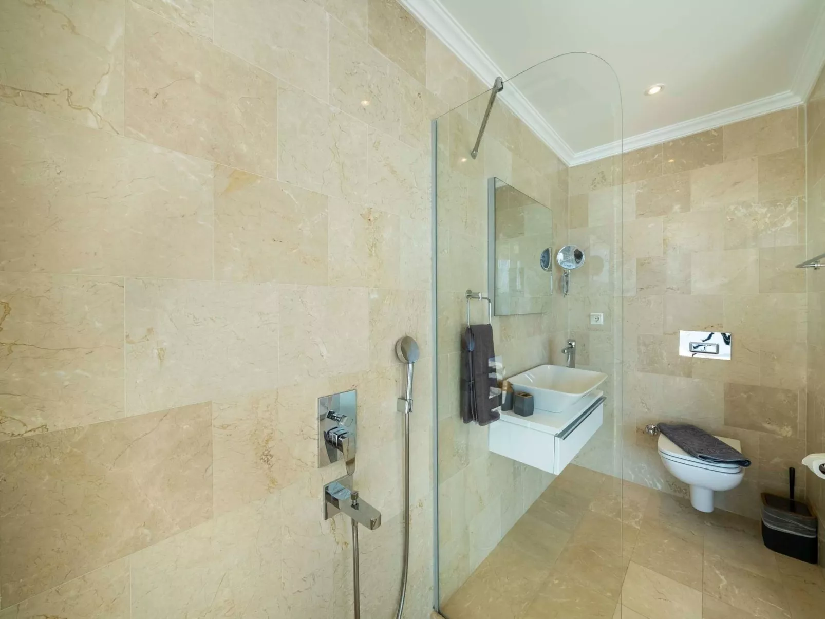 Große Villa direkt am Meer mit Infinitypool-Image-tags.info