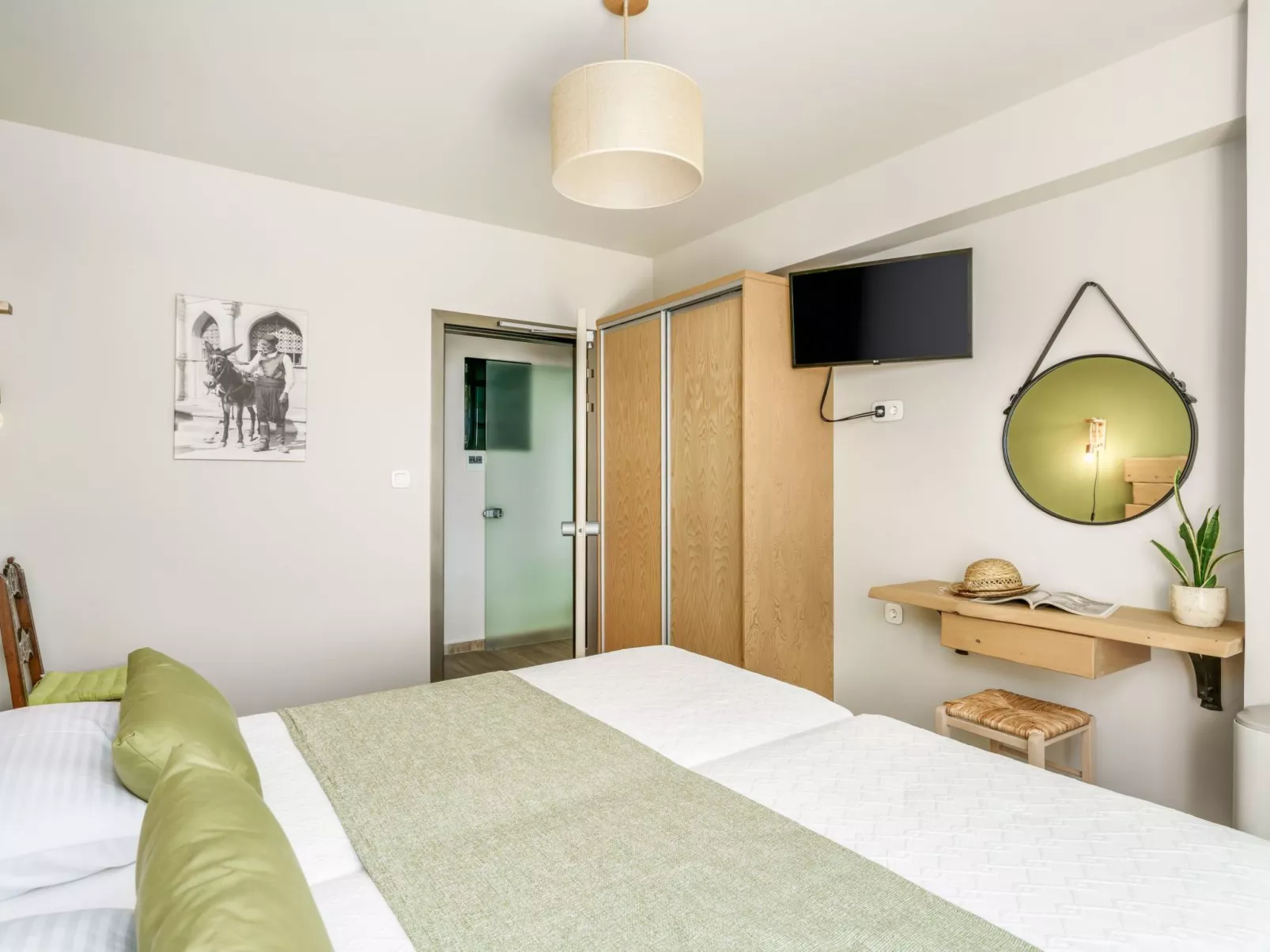 Neue Villa mit privatem Pool und BBQ, 2.5km zum Strand-Binnen