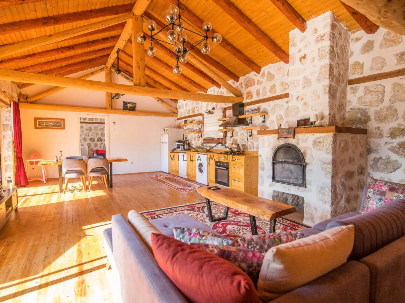 Rustikale Natursteinvilla mit Bergblick in Kalkan-Binnen